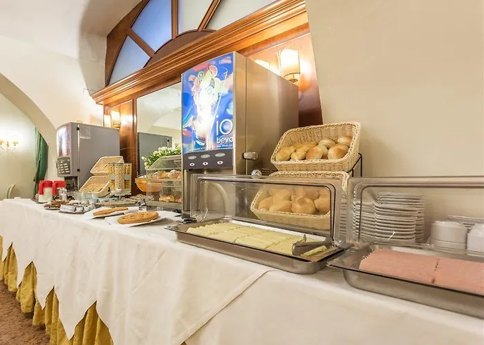 Raeli Floridia Hotel